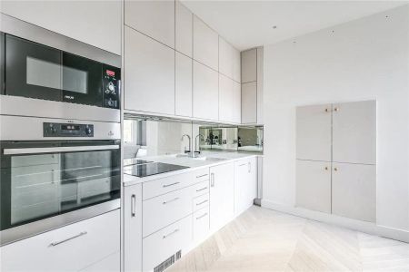 3 bedroom flat in Barnes - Photo 2