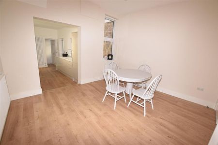 4 bedroom townhouse to rent - Photo 2