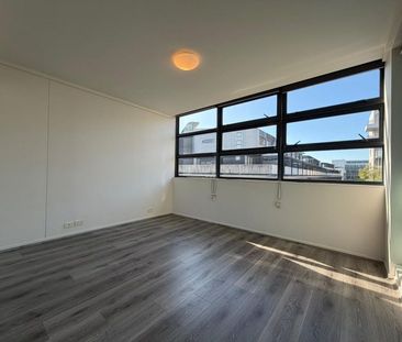 Stylish Living Sanctuary - 'Linc' - Photo 3