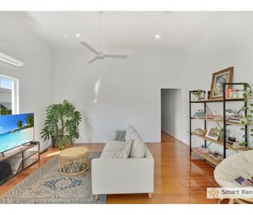 Furnished Modern Unit in a Great Location! - Photo 2