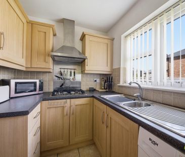 3 bedroom semi-detached house to rent - Photo 5
