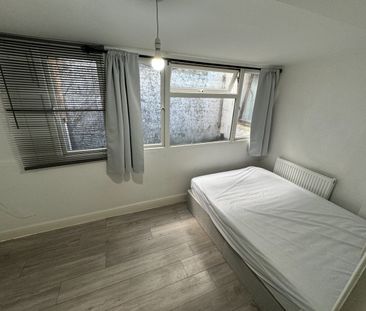 2 Bed Flat, Montpelier Road, BN1 - Photo 2