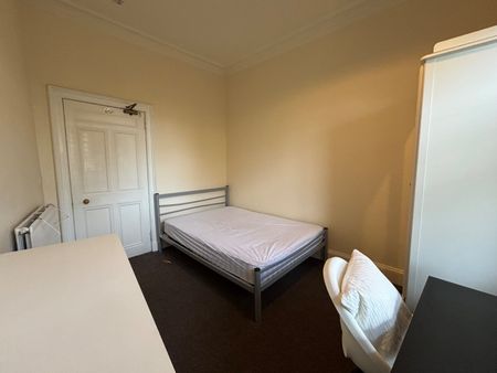 4 bedroom apartment to rent - Photo 3