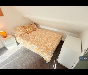 1 bedroom in a house share to rent - Photo 2