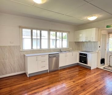 14 ALLOWRIE STREET, Stafford QLD 4053 - House For Rent | Domain - Photo 5