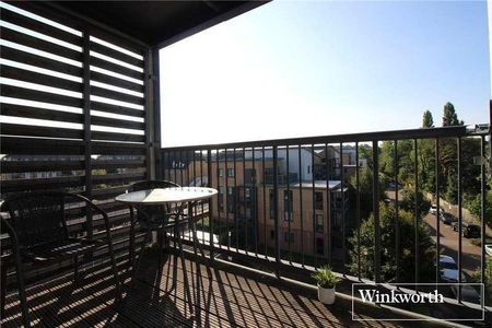 Grade Close, Elstree, Borehamwood, Hertfordshire, WD6 - Photo 2