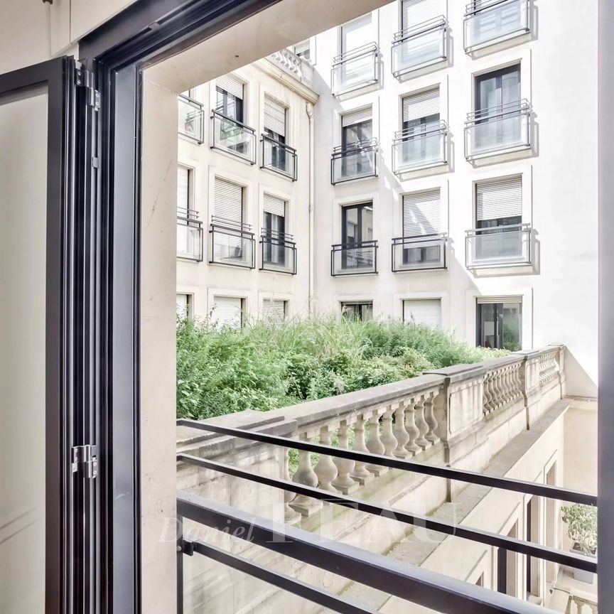 Location appartement, Paris 9ème (75009), 2 pièces, 64.2 m², ref 84171617 - Photo 1