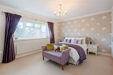 A beautiful detached house in this sought after village - Photo 4