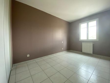 « ROQUEMAURE - APPARTEMENT T3 71.62M² AVEC TERRASSE » - Photo 2