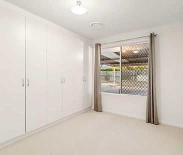 Freshly Updated Family Living in the Heart of Ellenbrook - Photo 2