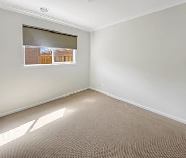 5 Brindabella Crescent, Donnybrook, Vic 3064 - Photo 2