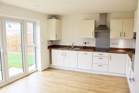 4 bedroom semi-detached house to rent - Photo 3
