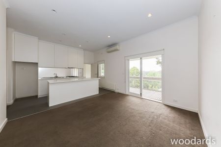 Modern &Spacious 2-Bedroom Apartment with Stunning Views! - Photo 2