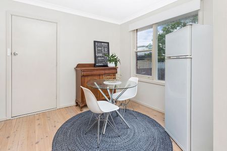 3 BEDROOM HOME IN CENTRAL LOCATION - Photo 2