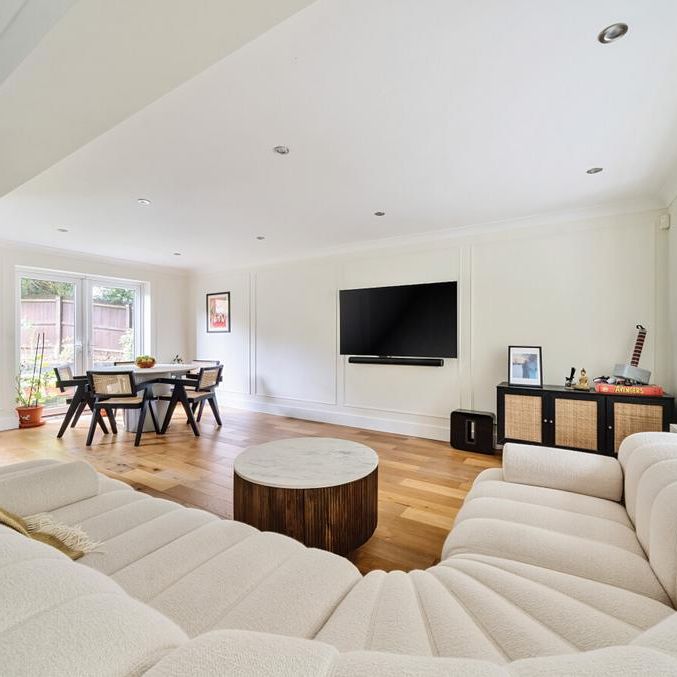 4 bedroom semi-detached house to rent - Photo 1