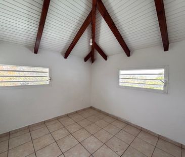 Location Appartement 4 pièces 53m² PORT LOUIS 97117 - Photo 5