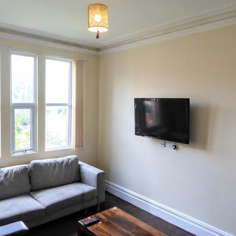 6 bedroom end of terrace house to rent - Photo 1