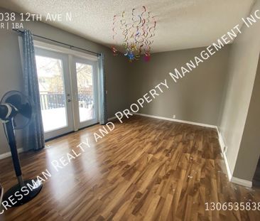 3 Bed, 1 bath DUPLEX Located in North East Regina. - Photo 1