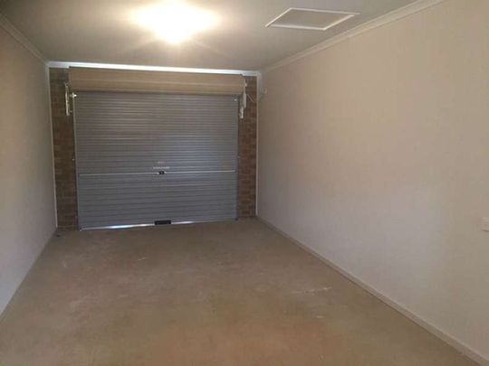 Modern 3 Bedroom Property in Munno Para West - Photo 1