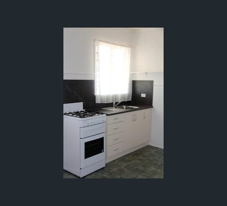 2/78 Evan Street, Mackay, Qld 4740 - Photo 4