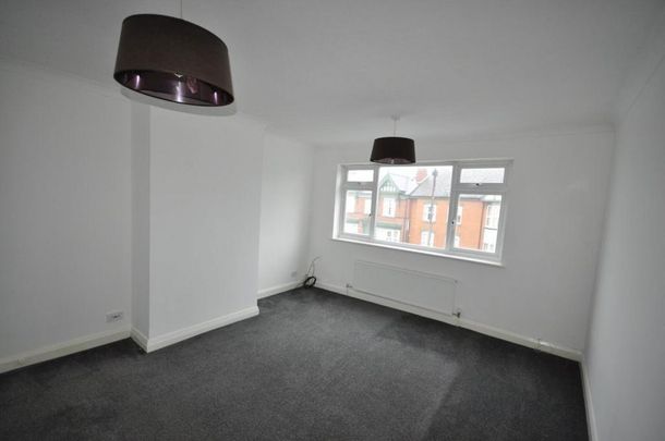 3 bedroom flat to rent - Photo 1