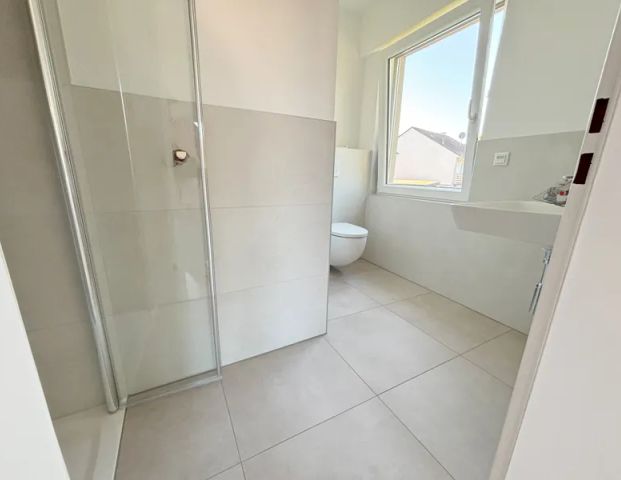 WIE NEU: 4-Zimmer-Wohnung mit Balkon in Paffrath in Gartenlage - Photo 1