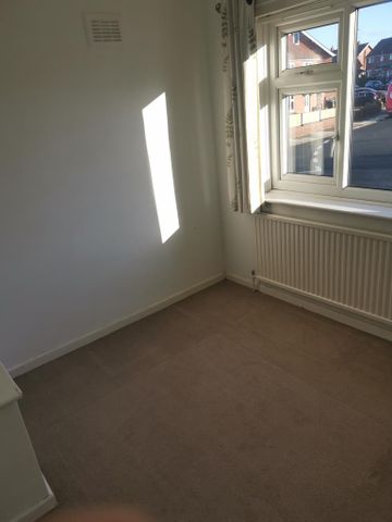 3 bedroom semi-detached house to rent - Photo 5