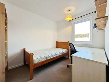 Harry Barber Close, NR5 9DY - Photo 3