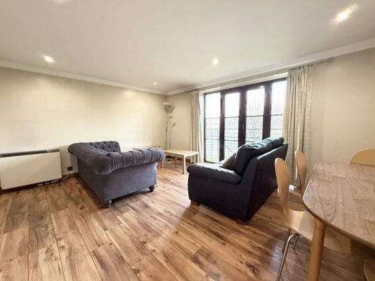 Mavisbank Gardens, Glasgow, G51 - Photo 1