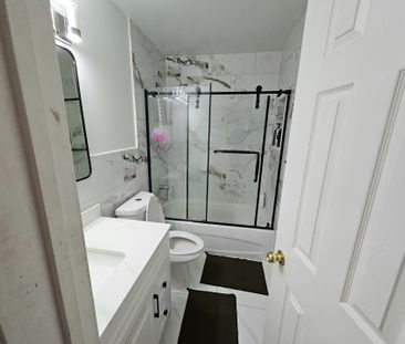 For Lease - 72 Niagara Drive, Oshawa, Ontario - Photo 2