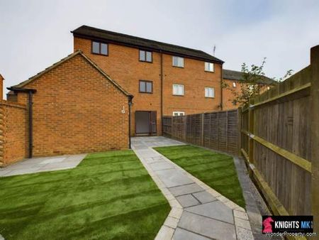 5 bedroom property to rent in Milton Keynes - Photo 4