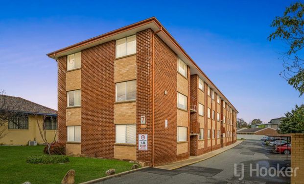 Spacious 2 Bedroom Unit - Photo 1