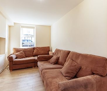 Lime Walk, Headington - Photo 1