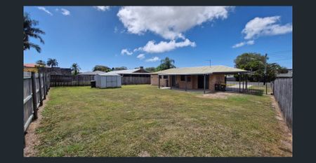 Andergrove home with solar - Photo 4