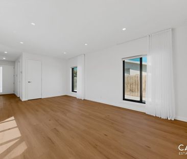 Modern 3-Bedroom Townhouse - Photo 3