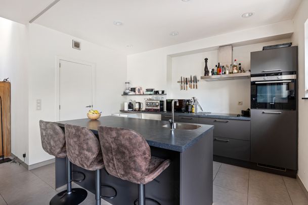 Duplex app. met terras en carport vlakbij het centrum. - Foto 1