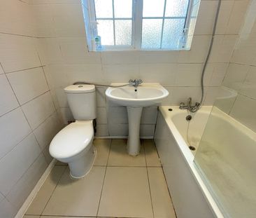 2 bed flat to rent in Gooseacre Lane, Harrow, HA3 - Photo 2