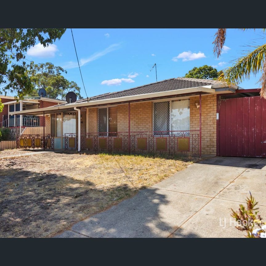 32 Ladysmith Loop, Wellard, WA 6170 - Photo 1