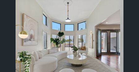 Step inside and be captivated by the grandeur that unfolds! - Photo 2