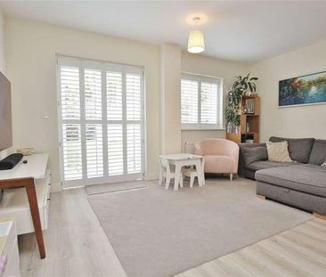 Woking, Surrey, GU21 - Photo 2