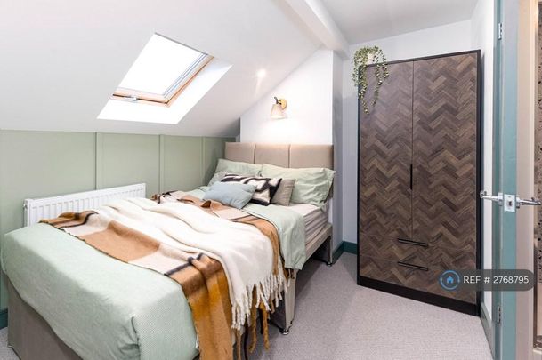 1 bedroom in a house share to rent - Photo 1