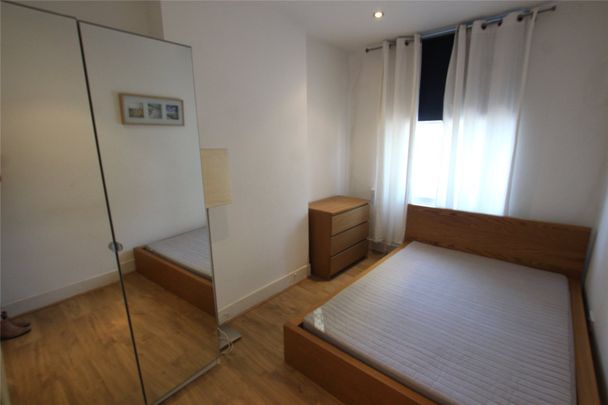 Two Double Bedroom Flat- Wapping, E1W - Photo 1