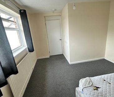 6 bedroom house of multiple occupation to rent - Photo 3