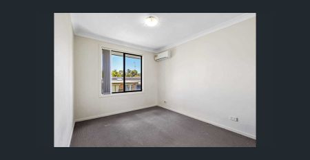 Three Bedrooms Two Bathrooms Townhouse Coming Out! - Photo 2