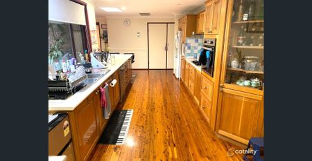 Spacious Family Home with Character and Charm - Photo 2