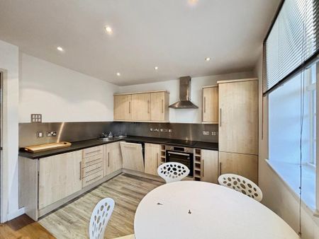 2 bedroom flat to rent - Photo 2