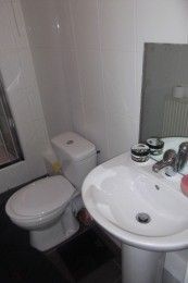 9 Beds - Student House - Bradford - Photo 5