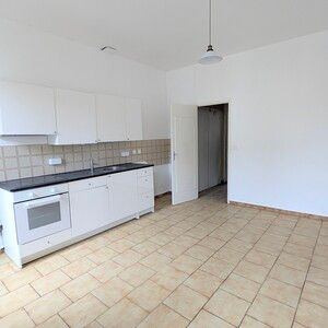 Location Appartement 3 pièces 74m² COLLOBRIERES 83610 - Photo 5