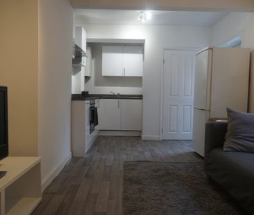 Room in a Shared House, Burlington Road, SO15 - Photo 2