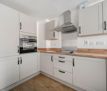 3 bedroom semi-detached house to rent - Photo 4